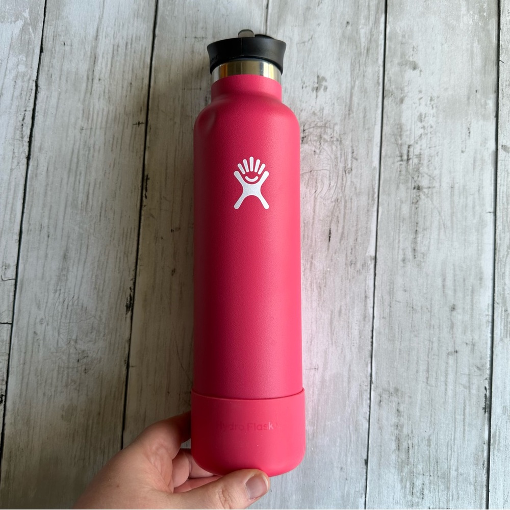 PREOWNED HYDRO FLASK 24 OZ. WATER BOTTLE RED WITH STRAW